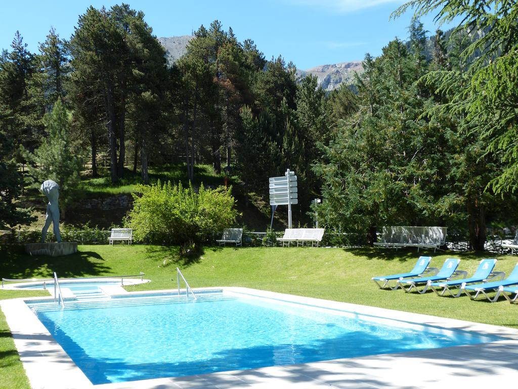 Alp Hotel Masella Exterior photo