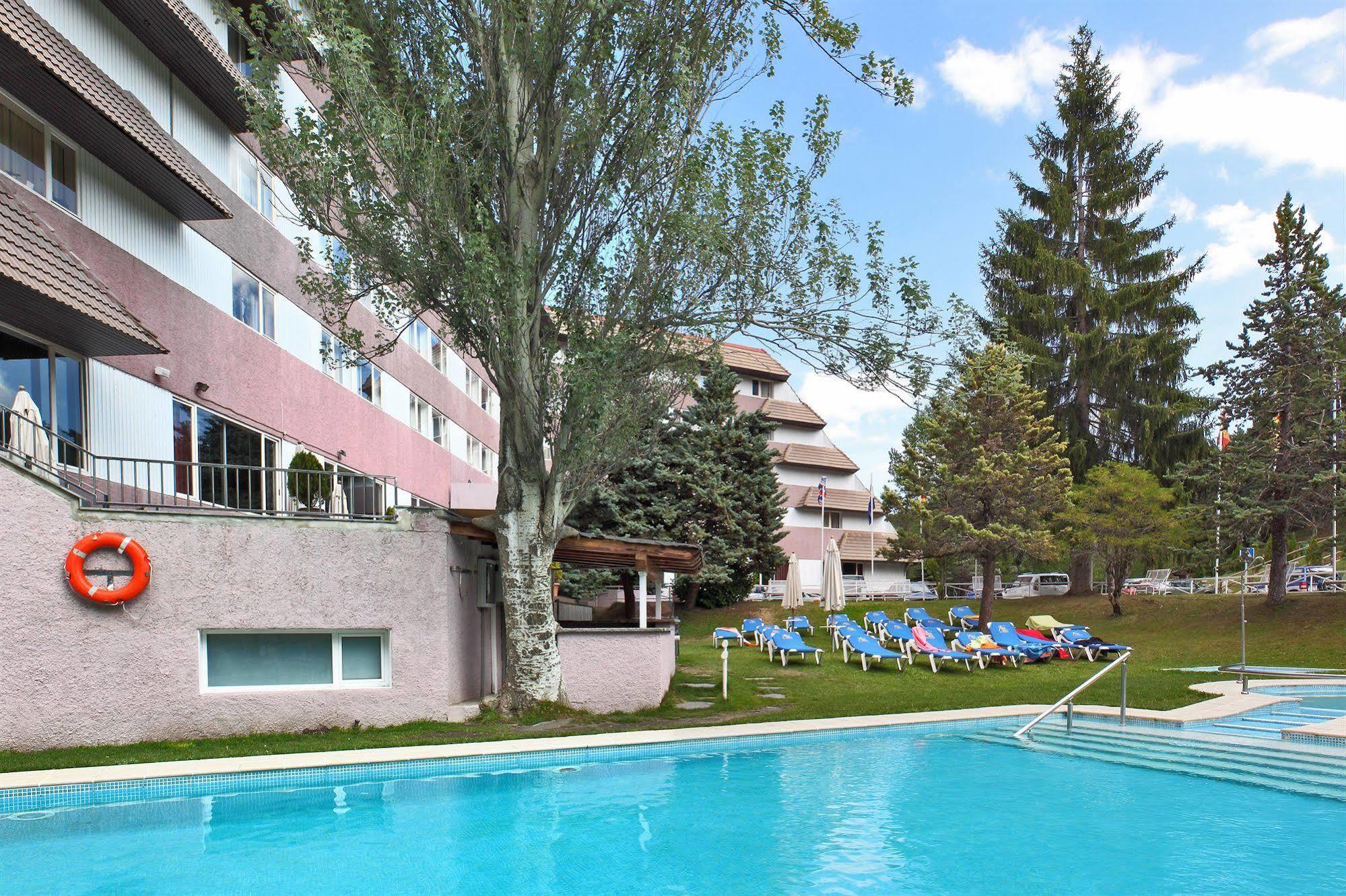 Alp Hotel Masella Exterior photo