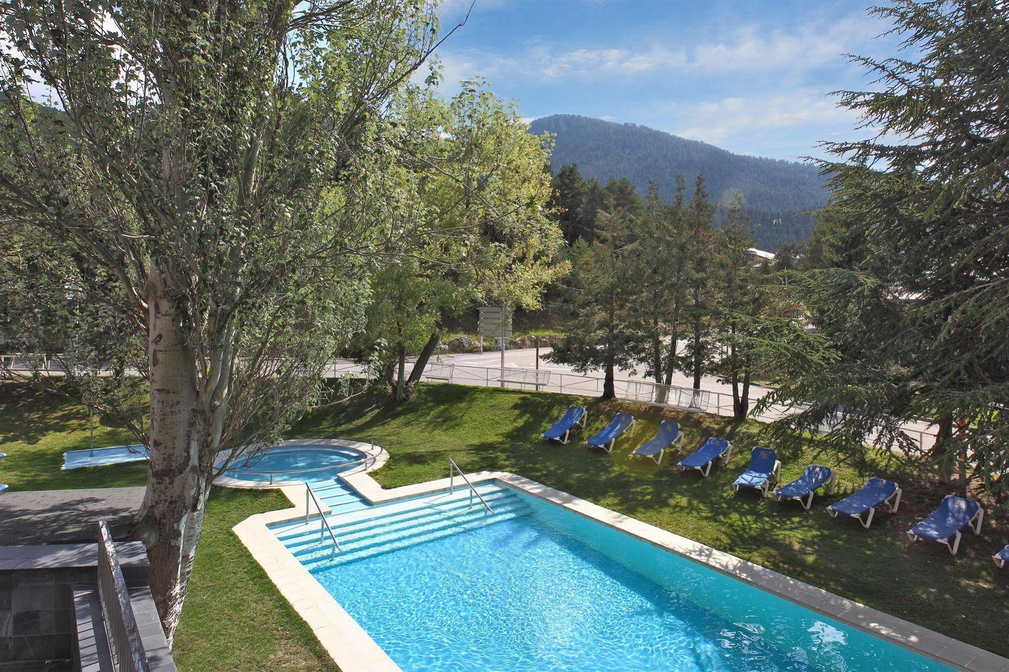 Alp Hotel Masella Exterior photo